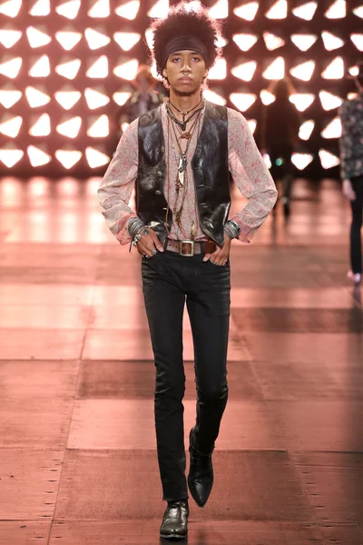 Look 28
